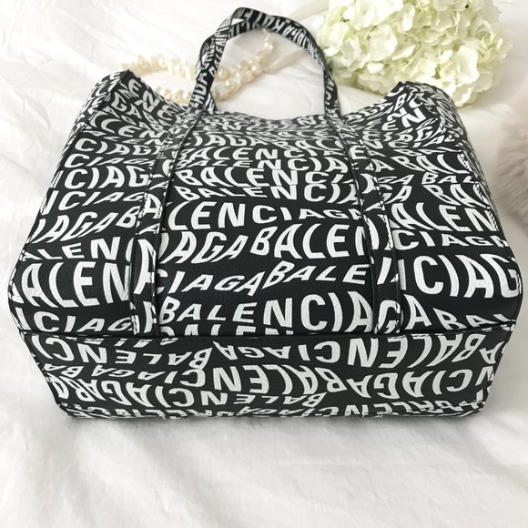 ✧ Balenciaga • Leather Tote Bag - Picture 6 of 10